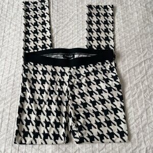 Bebe Women’s Monochrome Houndstooth Leggings XS Black & white